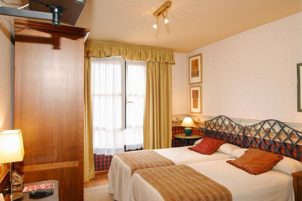 Hotel Avenida Real Villaviciosa  Δωμάτιο φωτογραφία